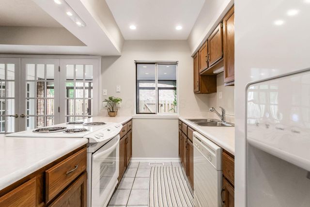 911 Manor Lane, J, Columbus, OH 43221
