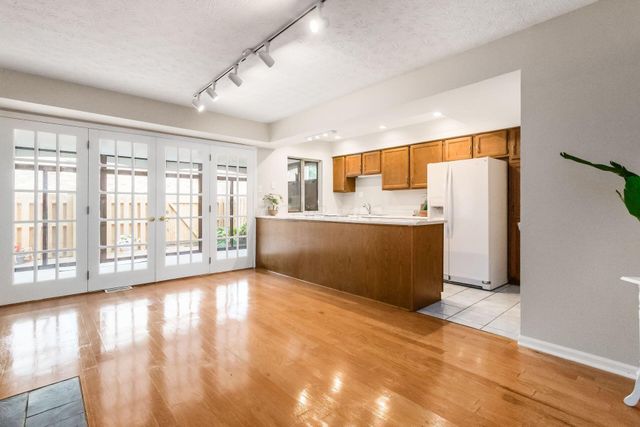 911 Manor Lane, J, Columbus, OH 43221