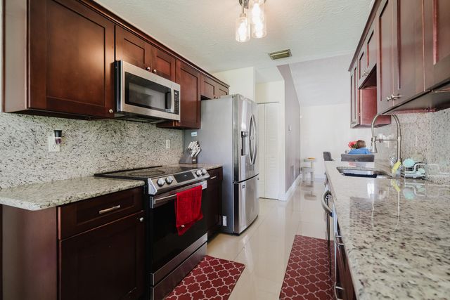 5402 Bonky Court 102b, West Palm Beach, FL 33415