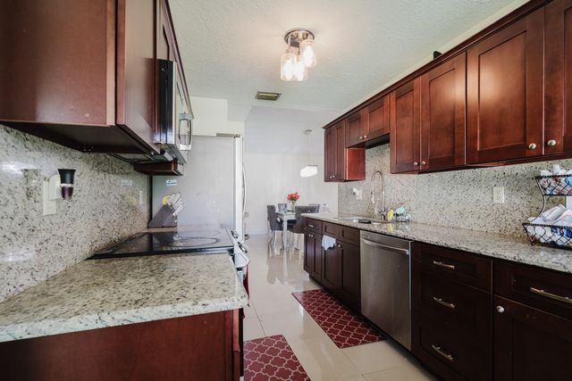 5402 Bonky Court 102b, West Palm Beach, FL 33415