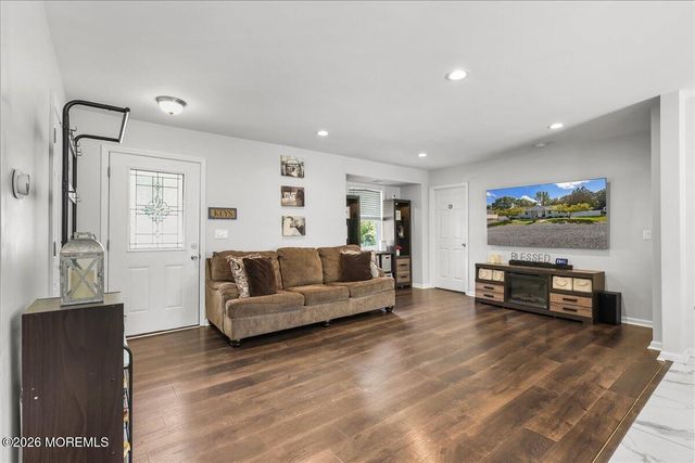 6 Soden Lane, Old Bridge, NJ 08857