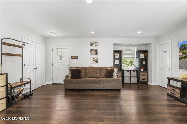 6 Soden Lane, Old Bridge, NJ 08857