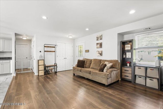 6 Soden Lane, Old Bridge, NJ 08857