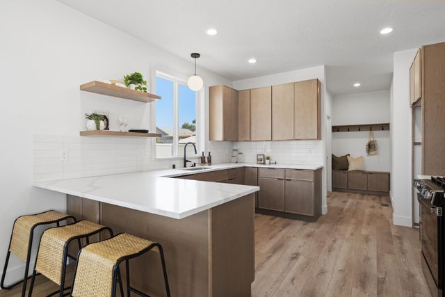 504 N Moen Ln, Greenacres, WA 99016