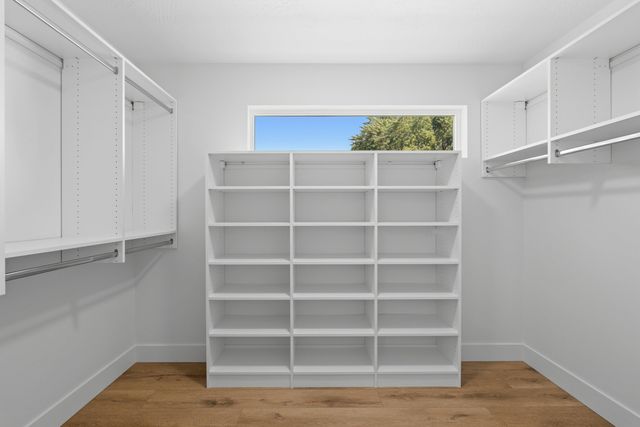 504 N Moen Ln, Greenacres, WA 99016