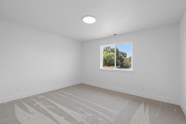 504 N Moen Ln, Greenacres, WA 99016