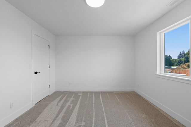 504 N Moen Ln, Greenacres, WA 99016