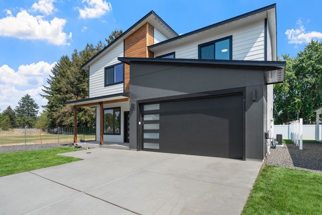 504 N Moen Ln, Greenacres, WA 99016