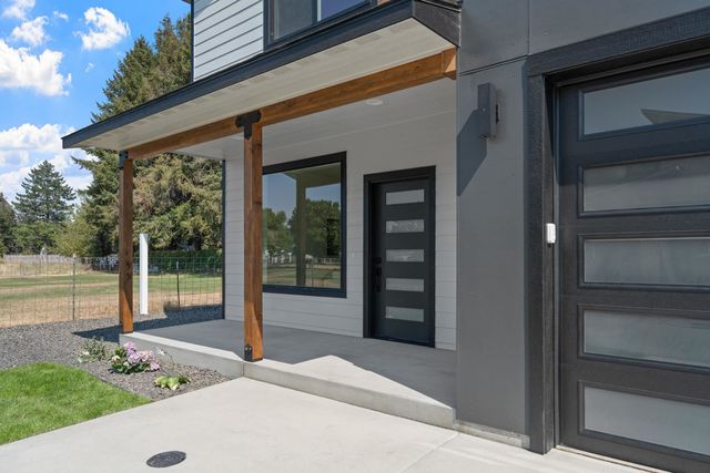 504 N Moen Ln, Greenacres, WA 99016