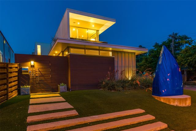 2300 N Carroll Avenue, Dallas, TX 75204