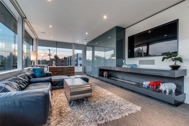 2300 N Carroll Avenue, Dallas, TX 75204