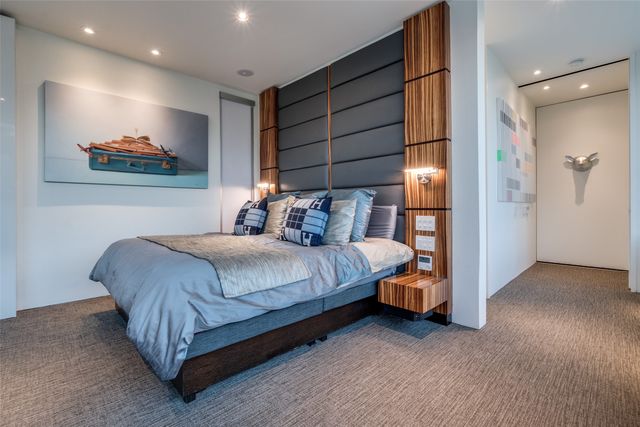 2300 N Carroll Avenue, Dallas, TX 75204