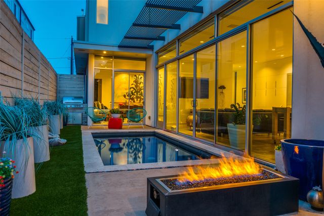 2300 N Carroll Avenue, Dallas, TX 75204