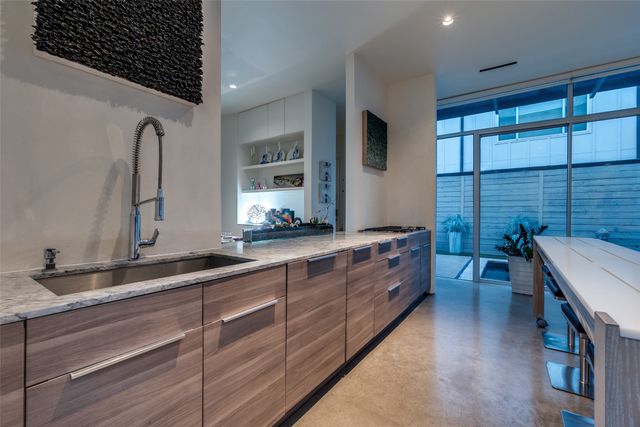 2300 N Carroll Avenue, Dallas, TX 75204