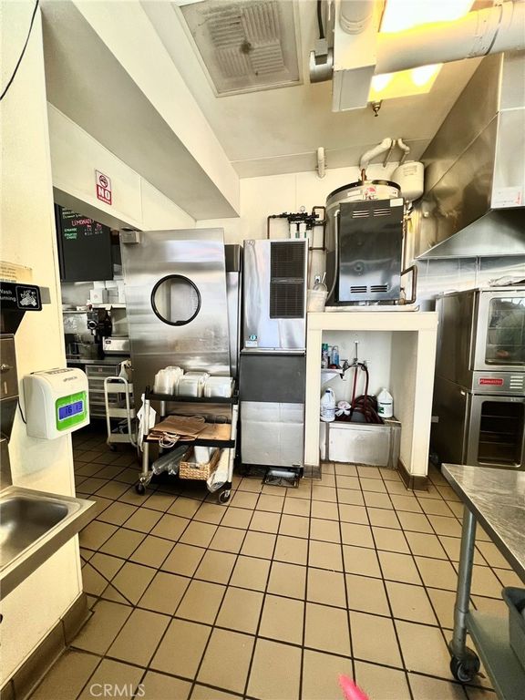 E Colorado Boulevard, Pasadena, CA 91101 — photo 2