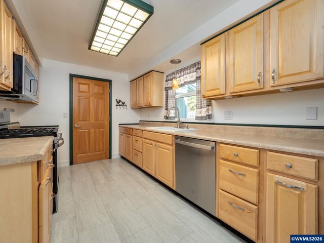 791 SW Linden Ln, Dundee, OR 97115