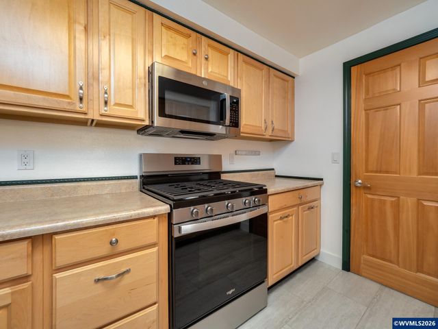 791 SW Linden Ln, Dundee, OR 97115