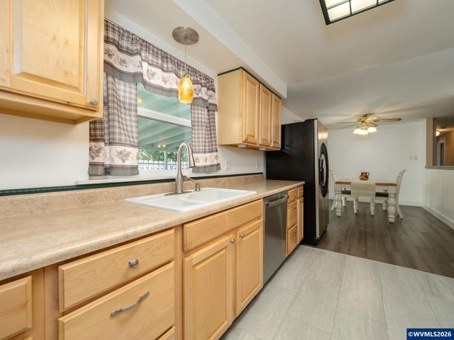 791 SW Linden Ln, Dundee, OR 97115