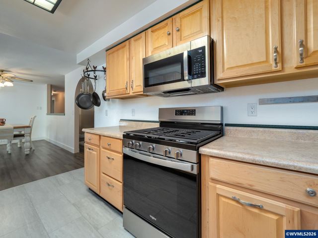 791 SW Linden Ln, Dundee, OR 97115