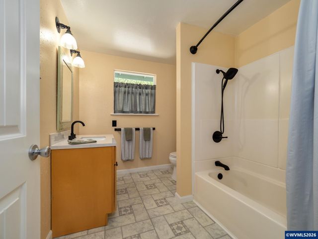 791 SW Linden Ln, Dundee, OR 97115