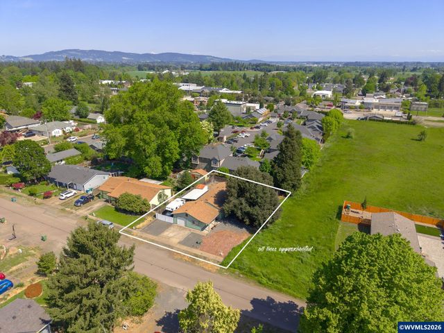 791 SW Linden Ln, Dundee, OR 97115