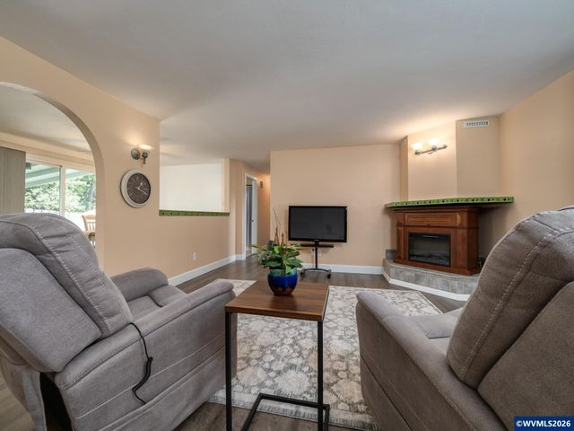 791 SW Linden Ln, Dundee, OR 97115
