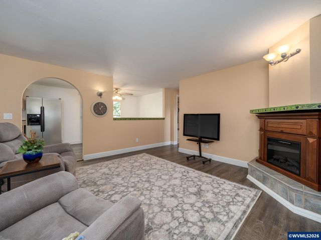 791 SW Linden Ln, Dundee, OR 97115