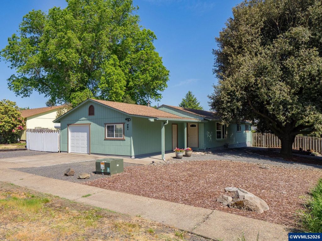 791 SW Linden Ln, Dundee, OR 97115