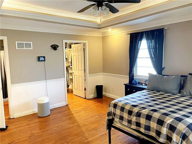 1310 N Forest Lane, Liberty, MO 64068