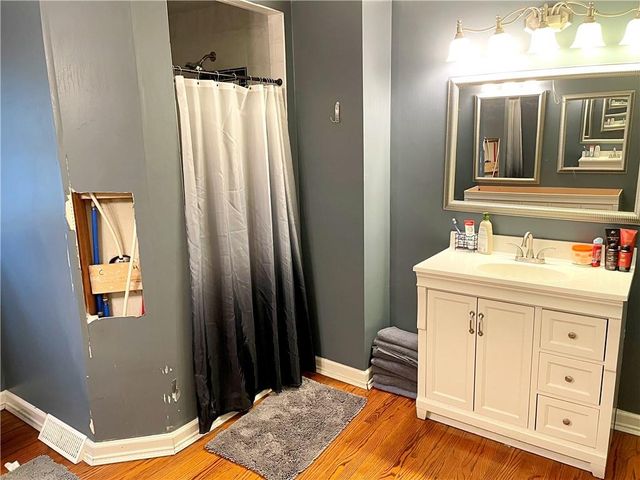 1310 N Forest Lane, Liberty, MO 64068