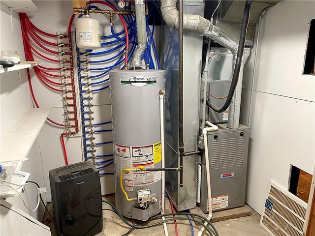 1310 N Forest Lane, Liberty, MO 64068