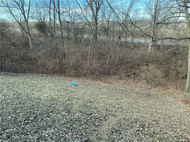 1310 N Forest Lane, Liberty, MO 64068