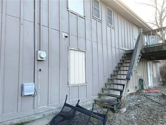 1310 N Forest Lane, Liberty, MO 64068