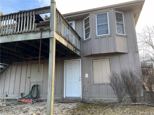 1310 N Forest Lane, Liberty, MO 64068