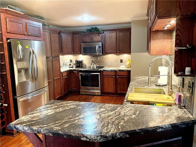 1310 N Forest Lane, Liberty, MO 64068