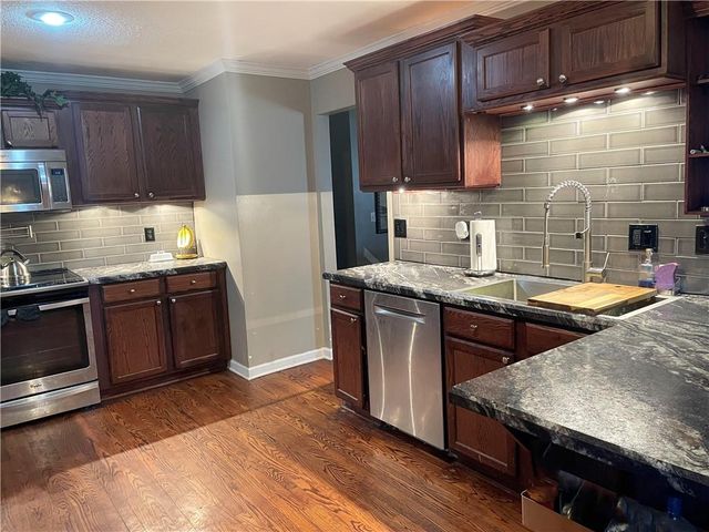 1310 N Forest Lane, Liberty, MO 64068