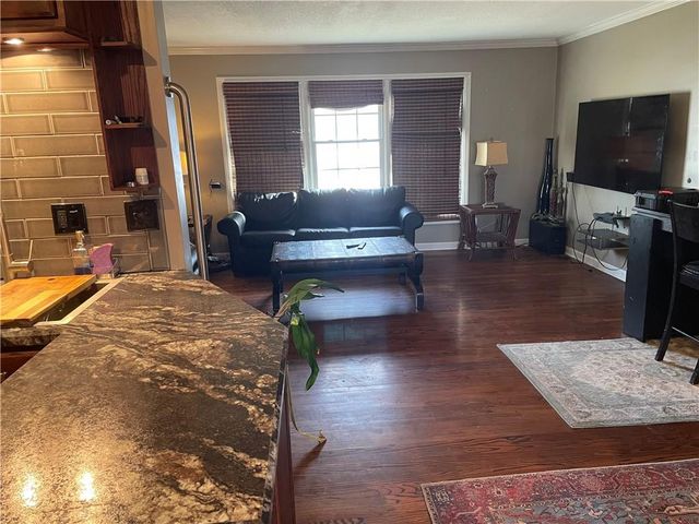 1310 N Forest Lane, Liberty, MO 64068