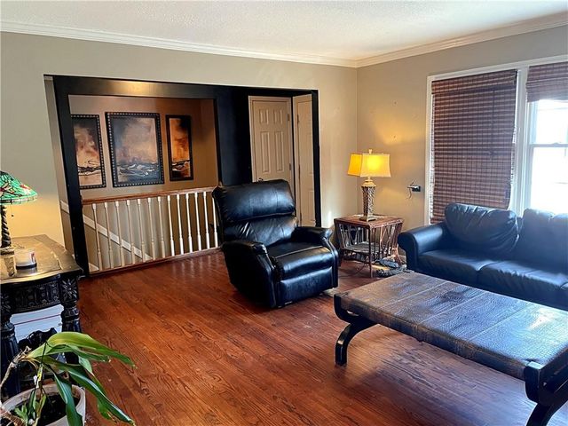 1310 N Forest Lane, Liberty, MO 64068