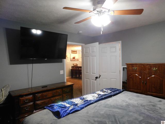 20 Cliffwood Drive, Cadiz, KY 42211