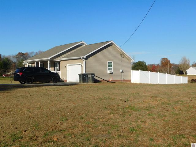 20 Cliffwood Drive, Cadiz, KY 42211
