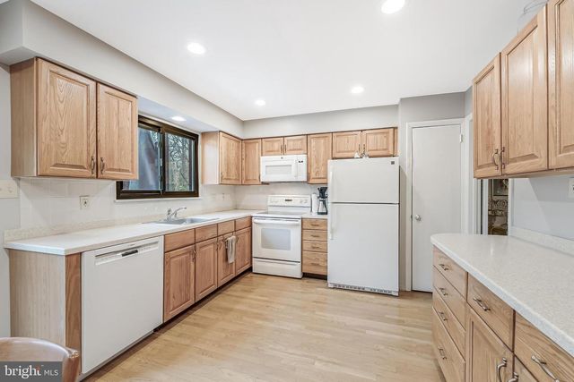 11915 ESCALANTE CT, Reston, VA 20191