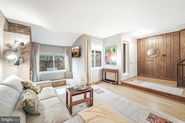 11915 ESCALANTE CT, Reston, VA 20191