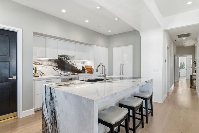 126 4TH AVENUE NE 1401, St Petersburg, FL 33701