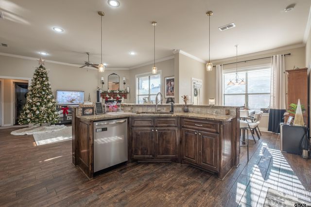 207 Bedford Place, Bullard, TX 75757