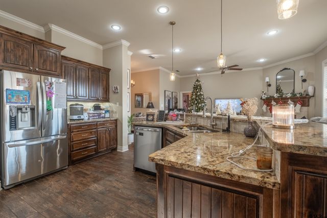 207 Bedford Place, Bullard, TX 75757