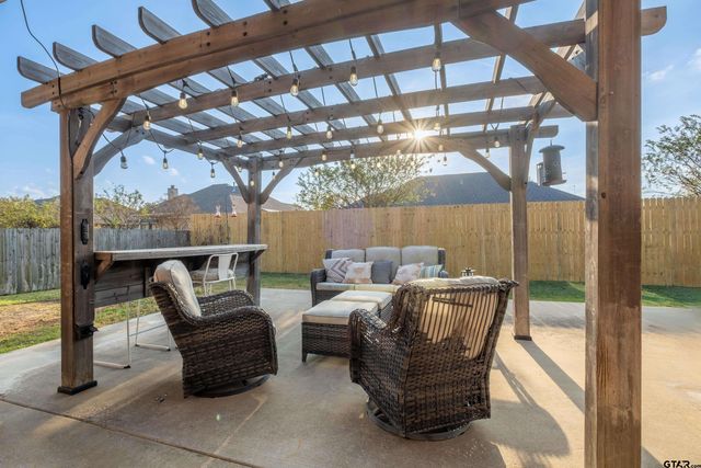 207 Bedford Place, Bullard, TX 75757