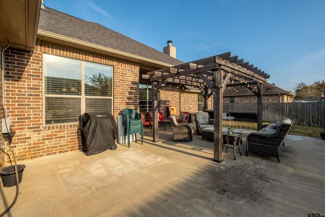 207 Bedford Place, Bullard, TX 75757