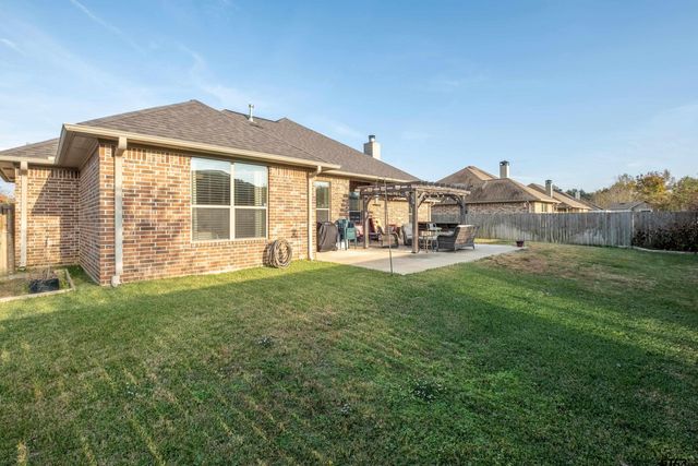207 Bedford Place, Bullard, TX 75757