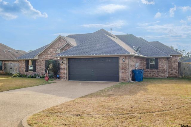 207 Bedford Place, Bullard, TX 75757