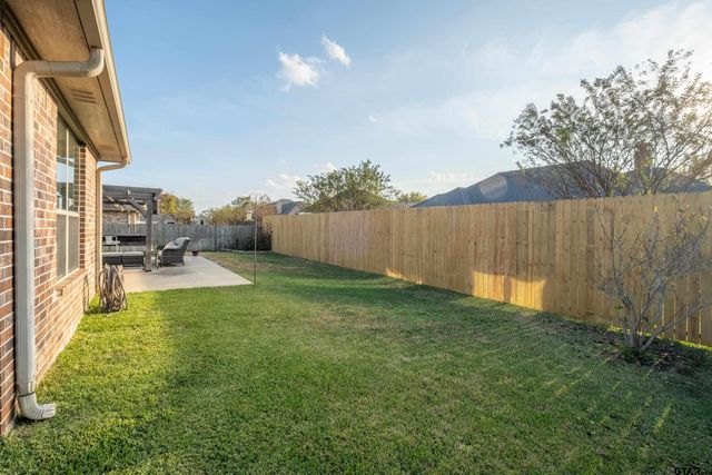 207 Bedford Place, Bullard, TX 75757